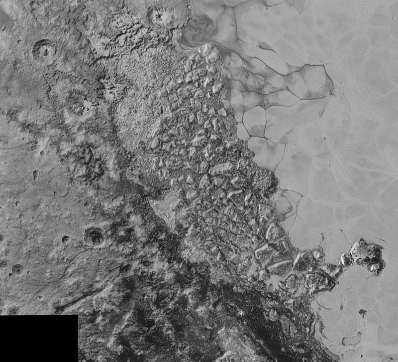Illustration for article titled La NASA publica nuevas fotos de Plutón que detallan lo compleja que es su superficie